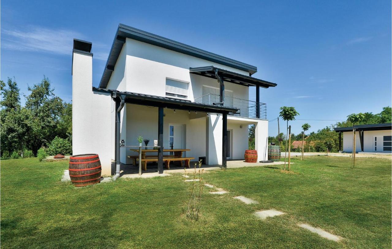 8 Bedroom Lovely Home In Durdevac Ðurđevac Exteriör bild